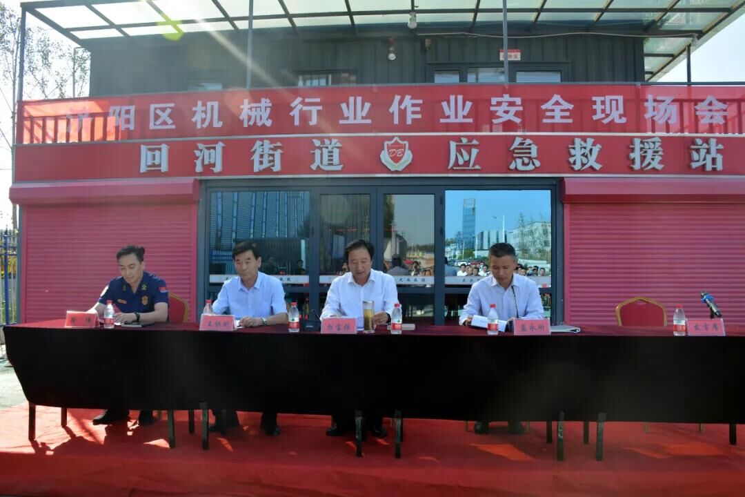 Bai Baoqiang, deputy district mayor of Jiyang District, and his entourage visited Shandong Qiyun Group Co., Ltd. to inspect and guide the work.