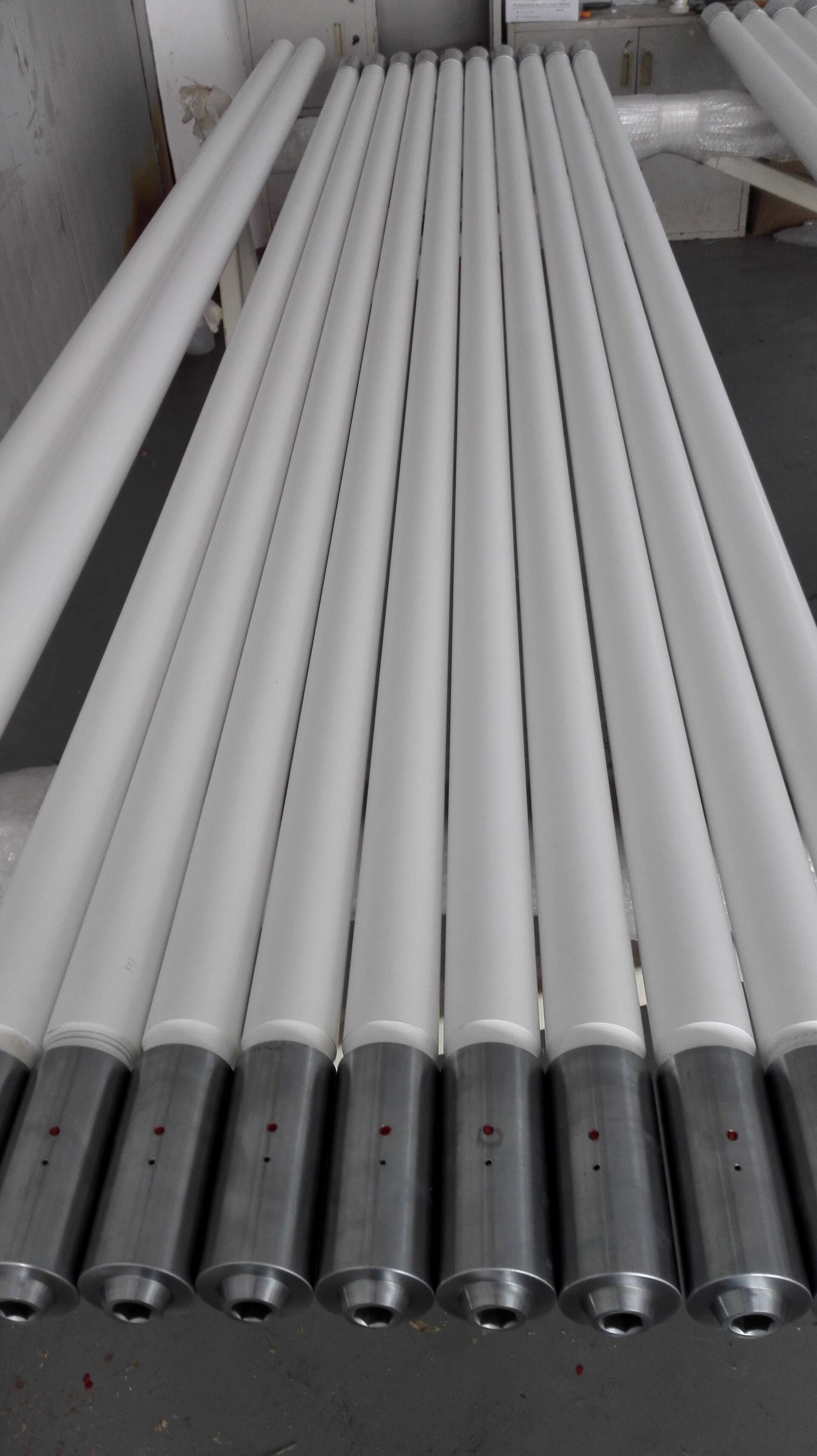 Ceramic roller for automobile furnace