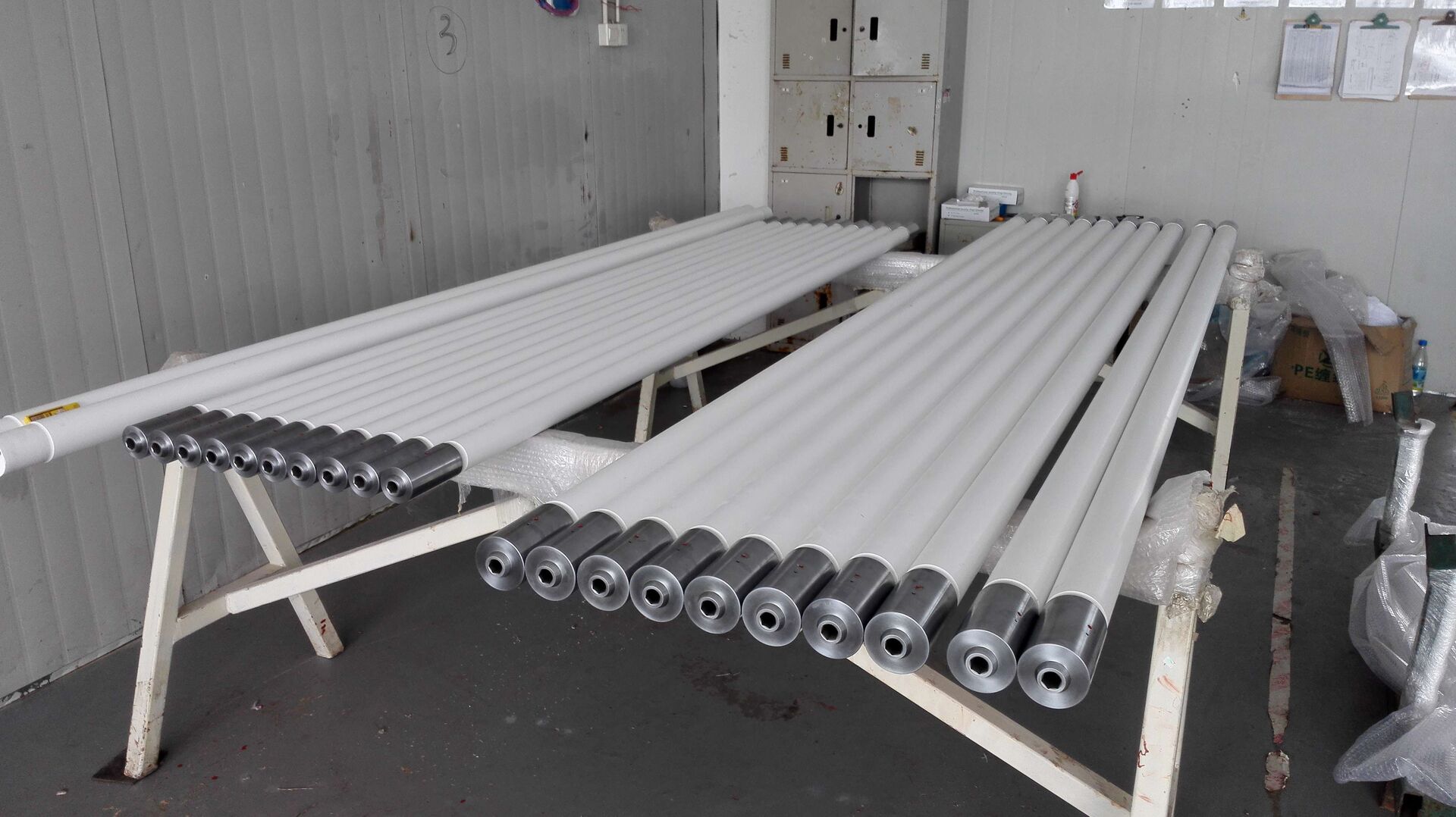 Ceramic roller for automobile furnace