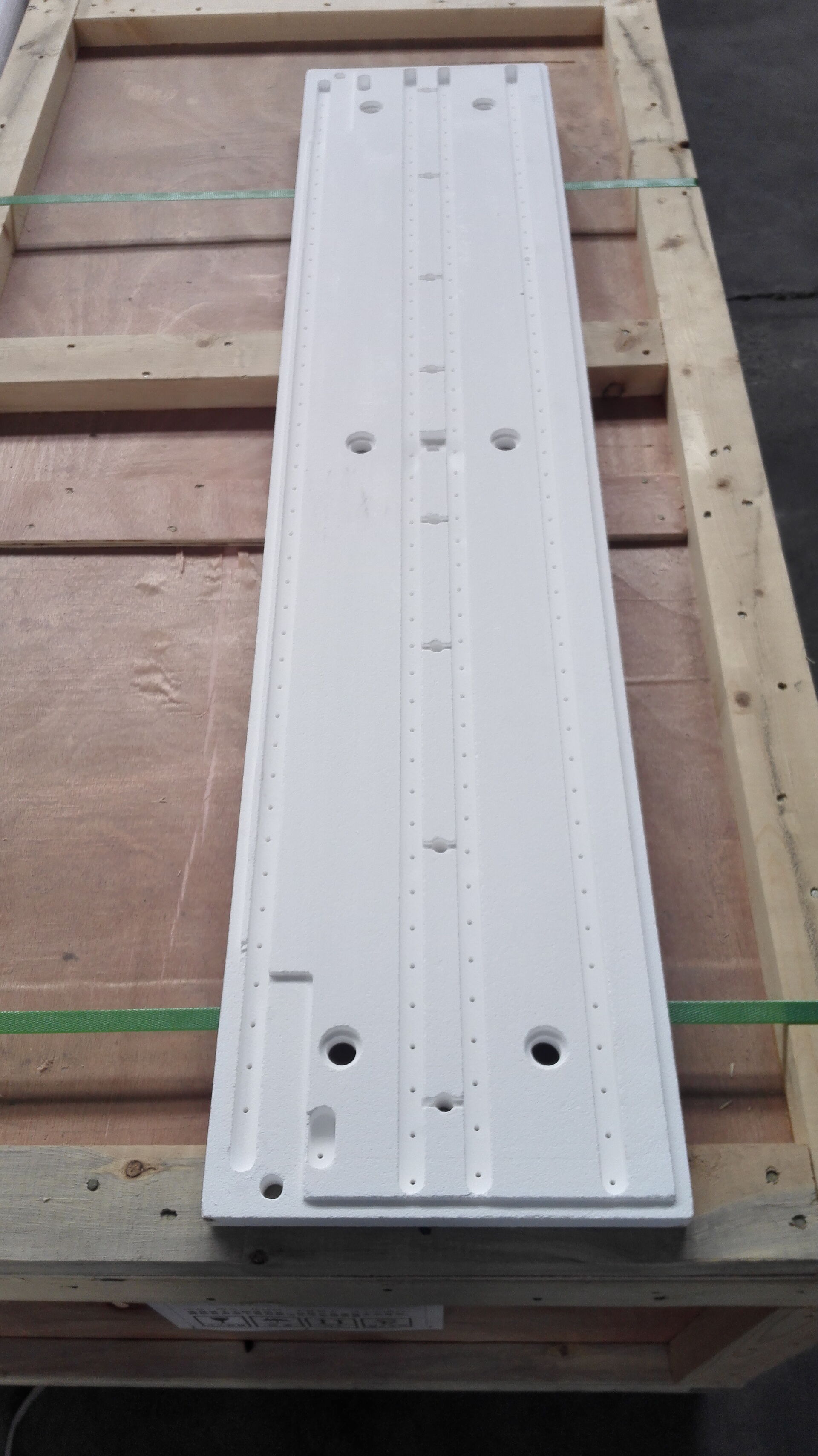 Ceramic plate for kiln