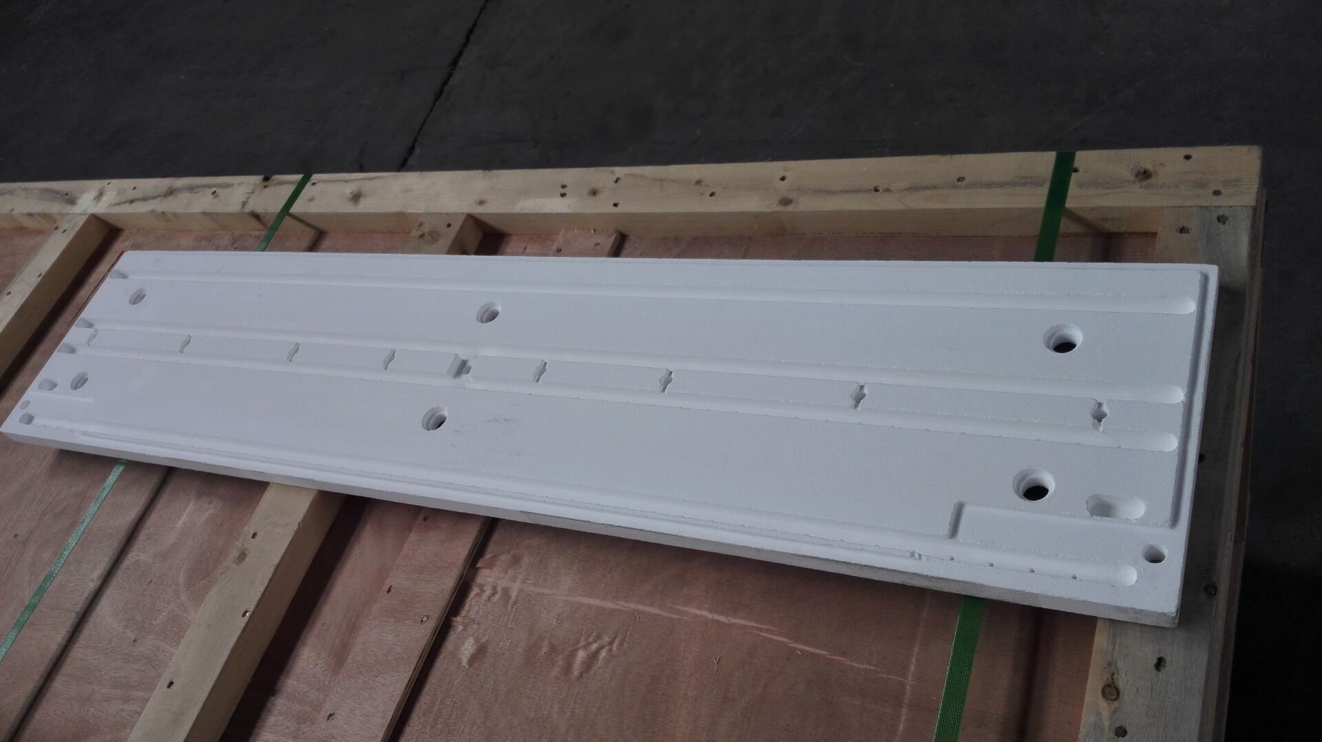 Ceramic plate for kiln