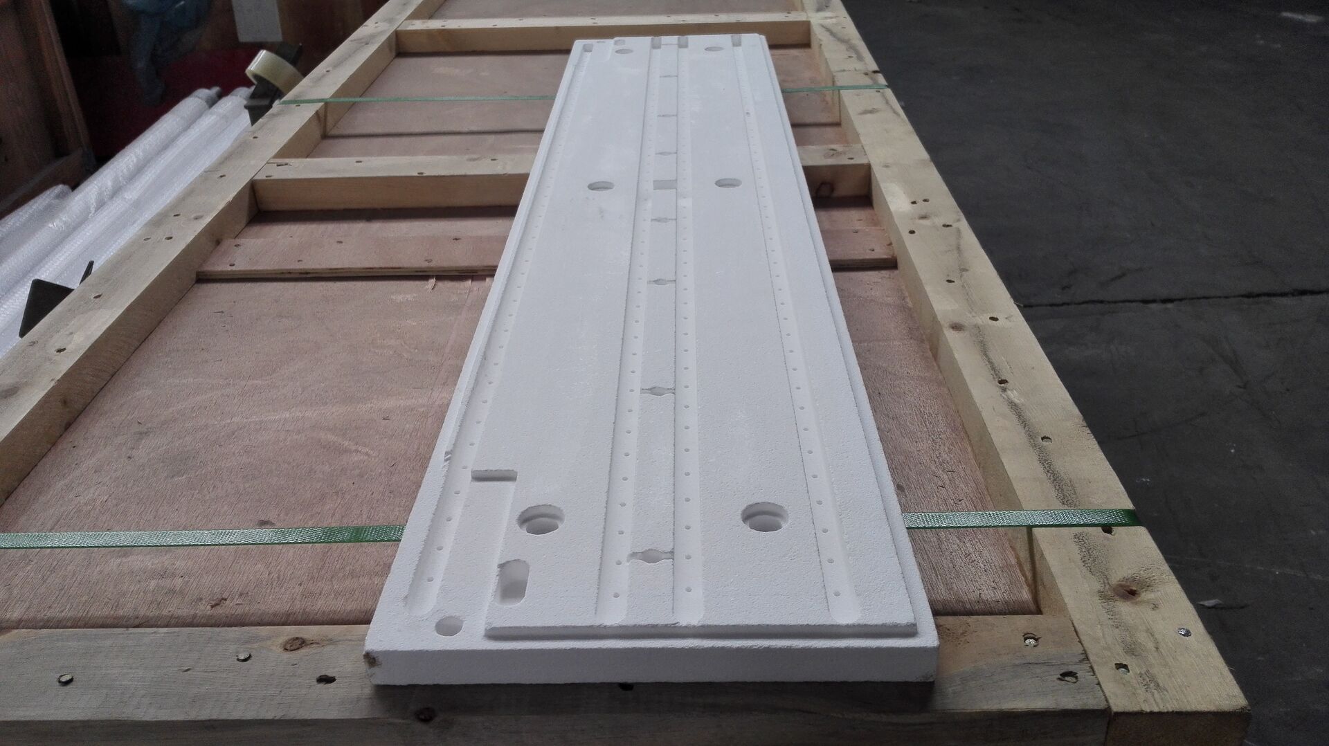 Ceramic plate for kiln