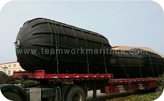 Ribbed-Pneumatic-Fender1-2.jpg