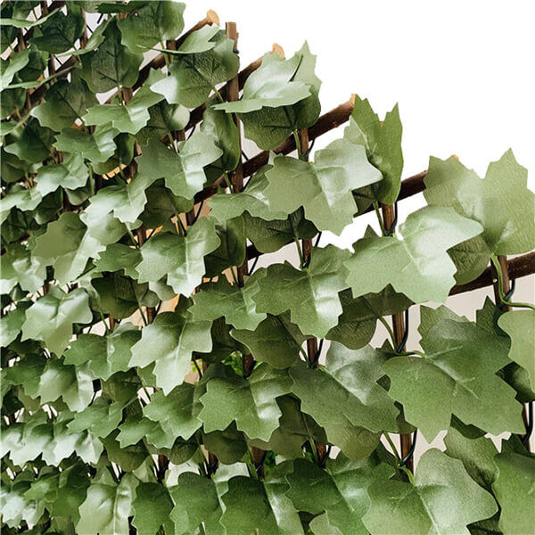 Expandable artificial lvy leaf trellis