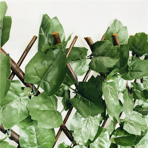 Expandable artificial lvy leaf trellis