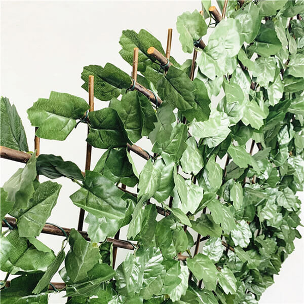 Expandable artificial lvy leaf trellis