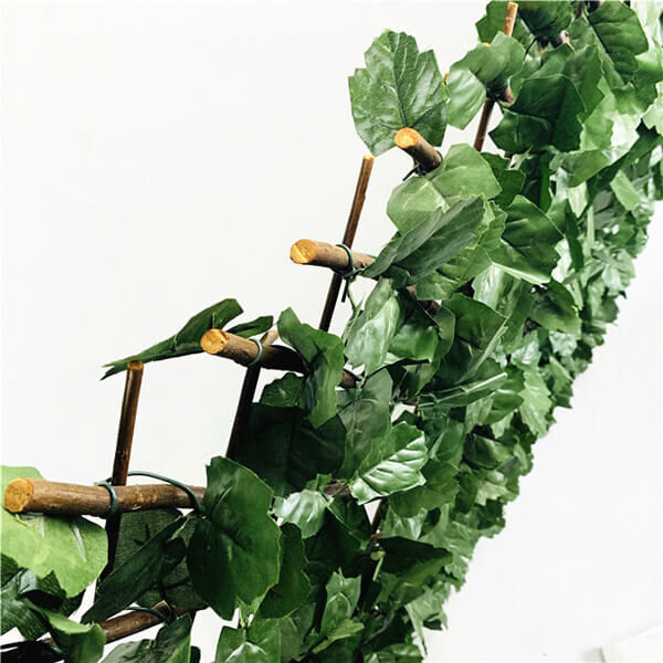 Expandable artificial lvy leaf trellis