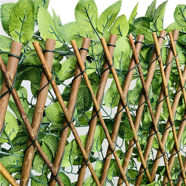 Expandable artificial laurel leaf trellis