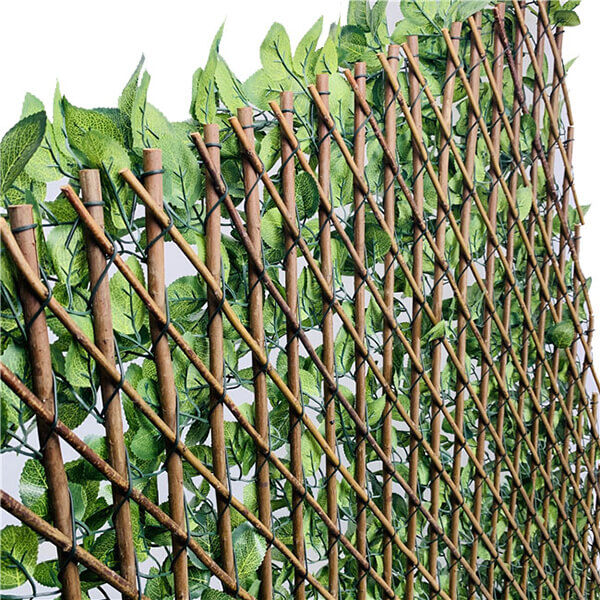 Expandable artificial laurel leaf trellis