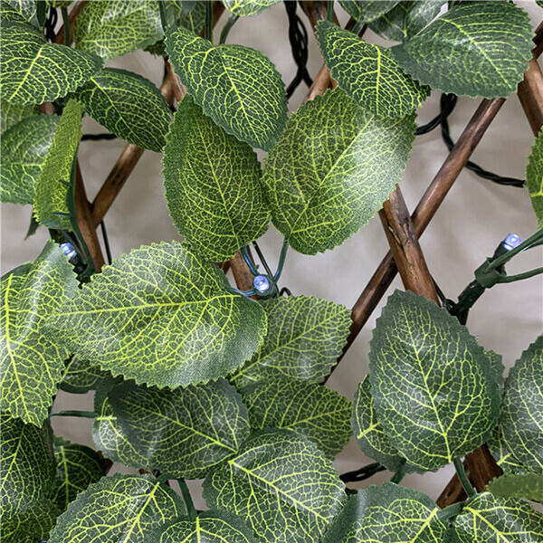 Solar led artificial laurel leaf trellis