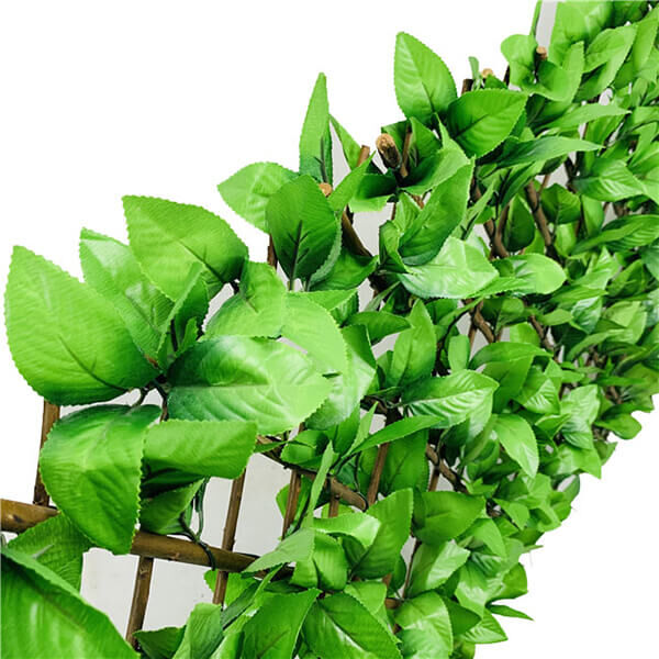 Expandable artificialboxwood leaf trellis