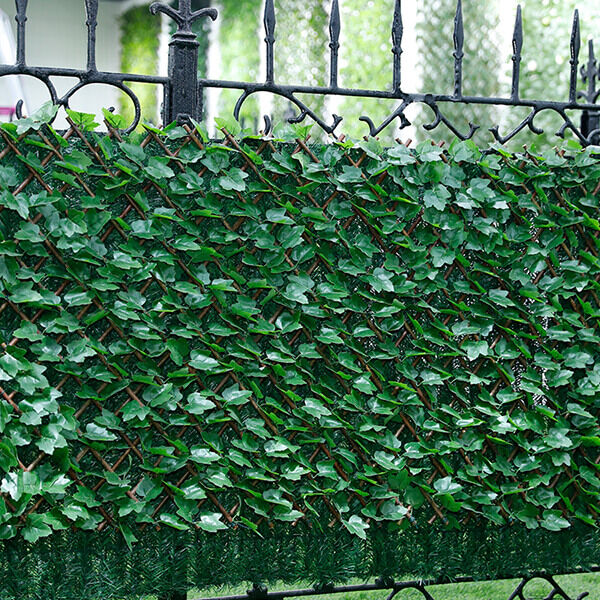 Expandable artificial Ivy leaf trellis