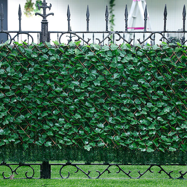 Expandable artificial Ivy leaf trellis