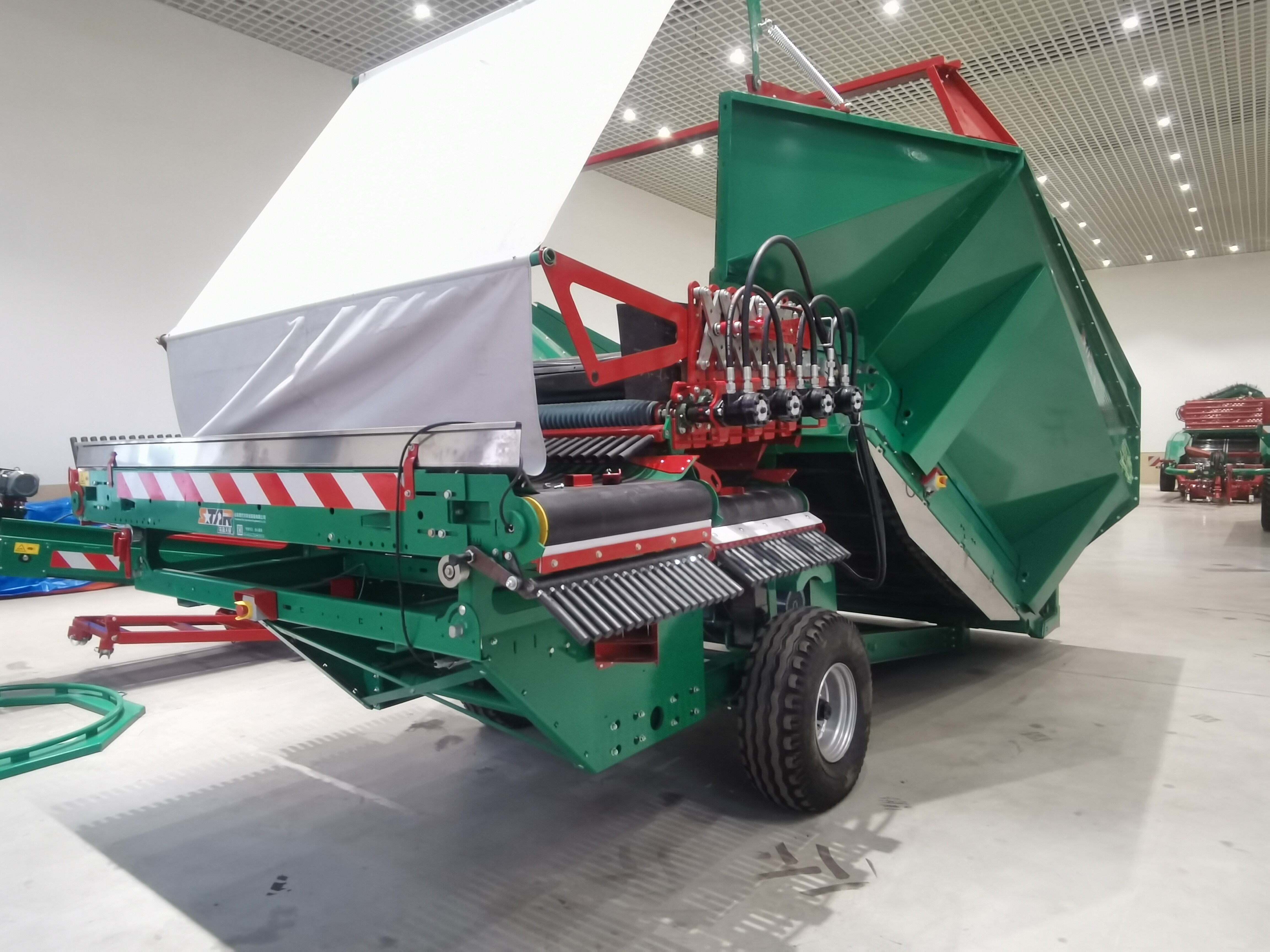 Приемный бункер для картофеля