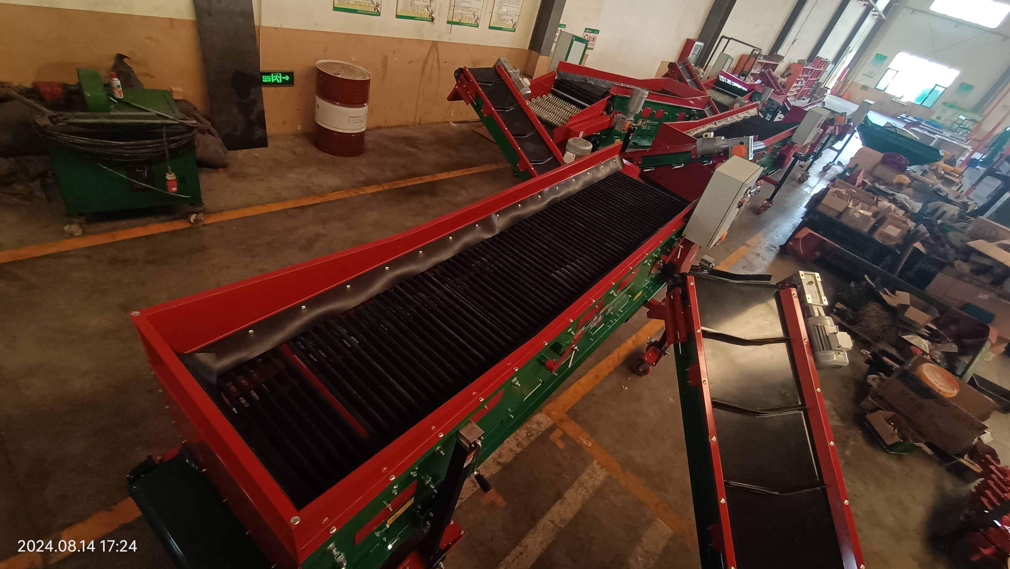 Машина для удаления и очистки почвы с картофеля