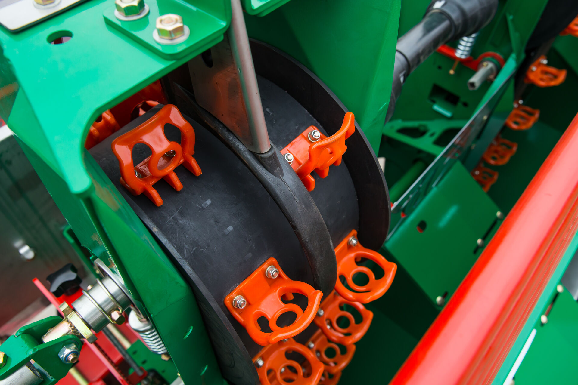 Средняя картофелесажалка