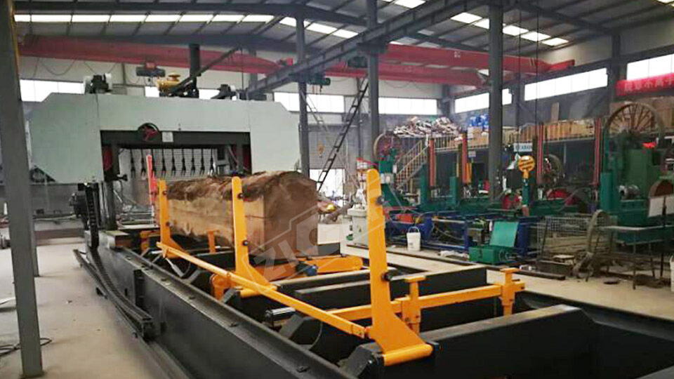 Heavy duty hydraulic band saw