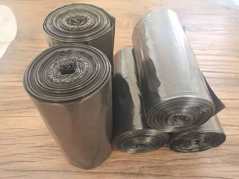 Flat garbage bags on roll