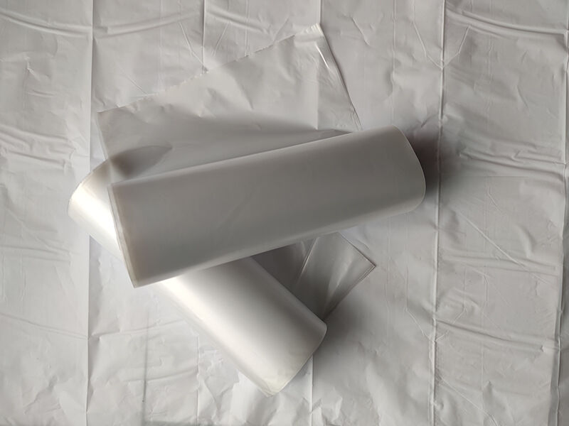 Flat garbage bags on roll