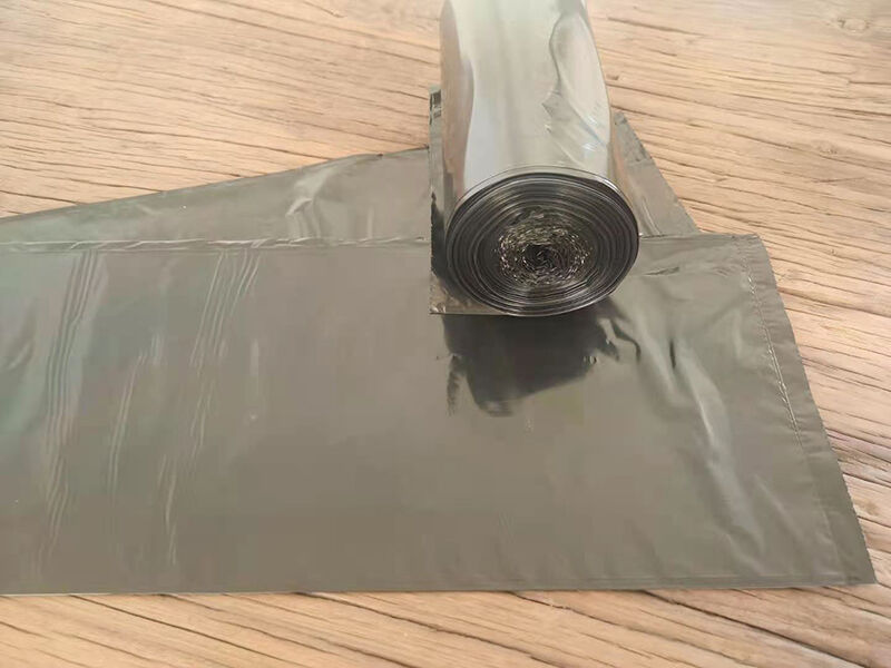 Flat garbage bags on roll