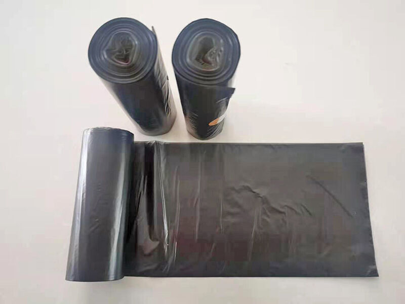 Flat garbage bags on roll