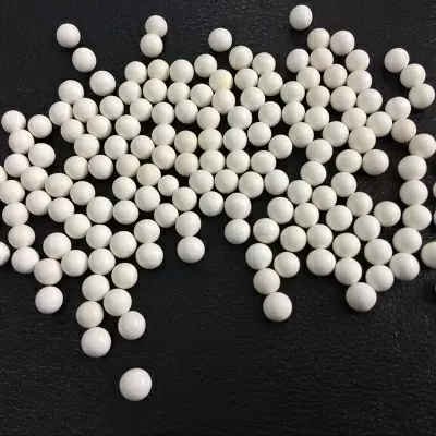 Zirconium silicate grinding media