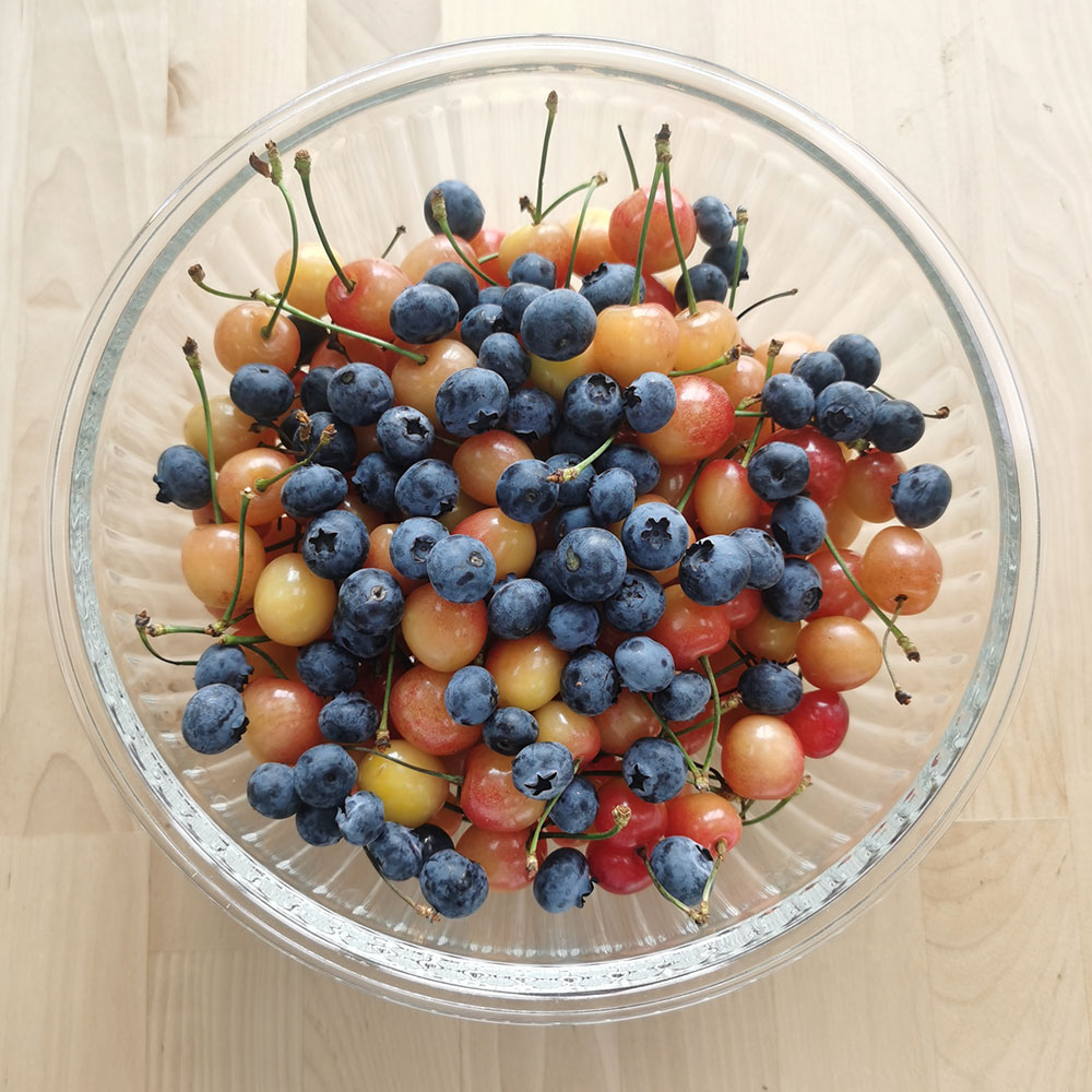 Vertical grain glass bowl