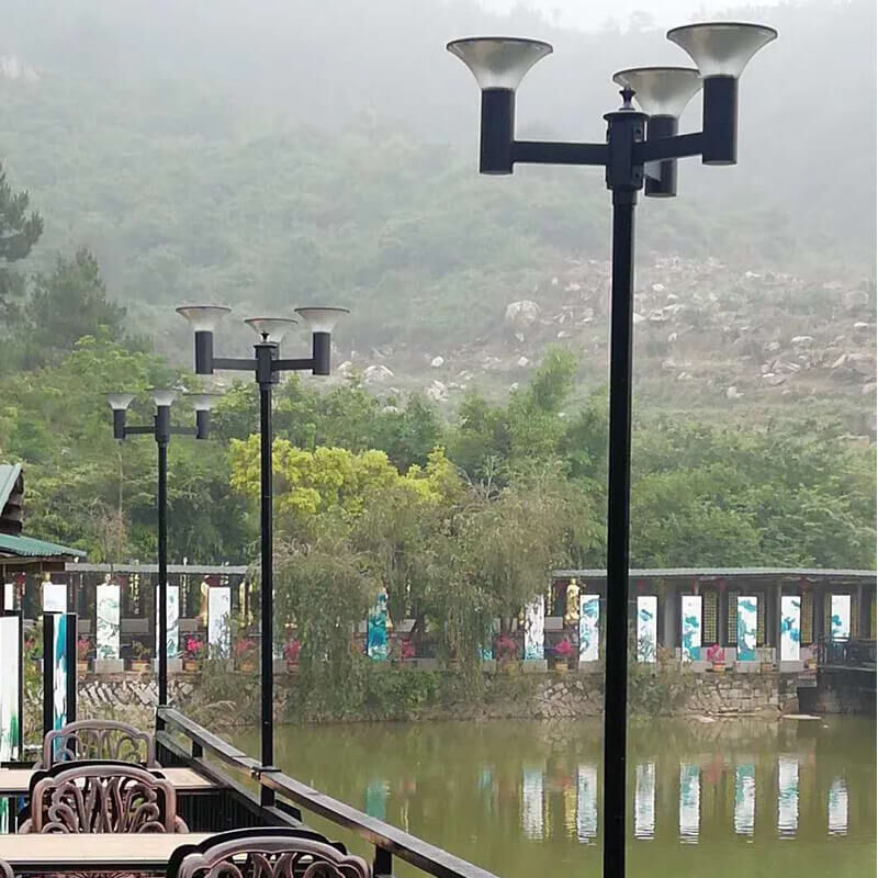 Outdoor solar garden light