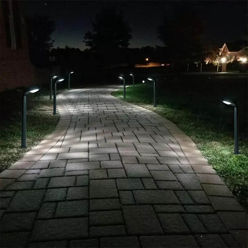 Solar walkway light