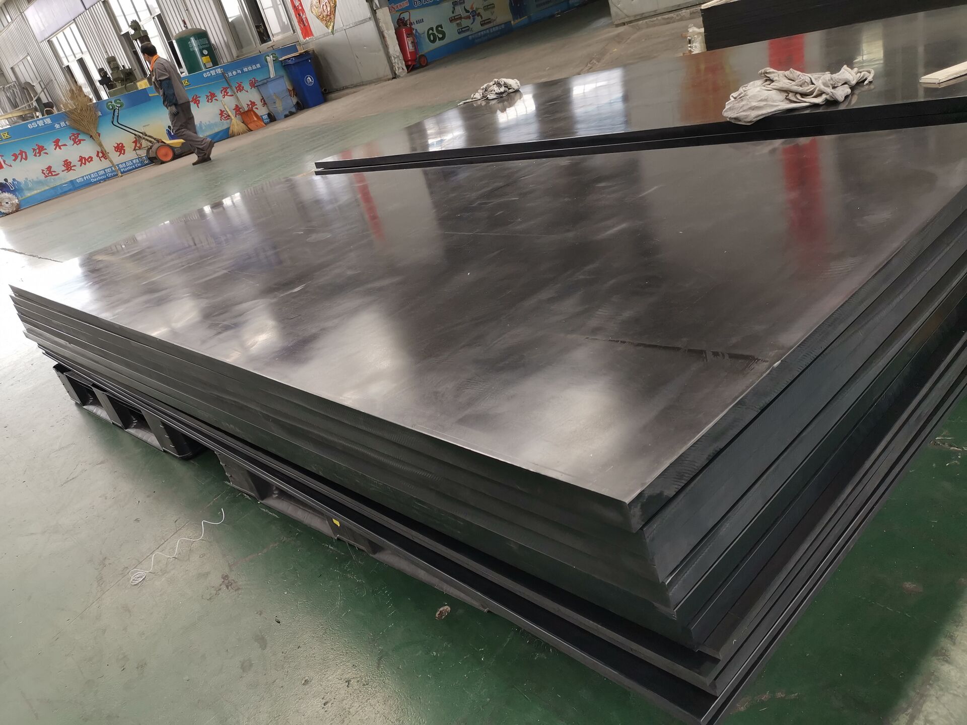 Borate filled UHMWPE sheet