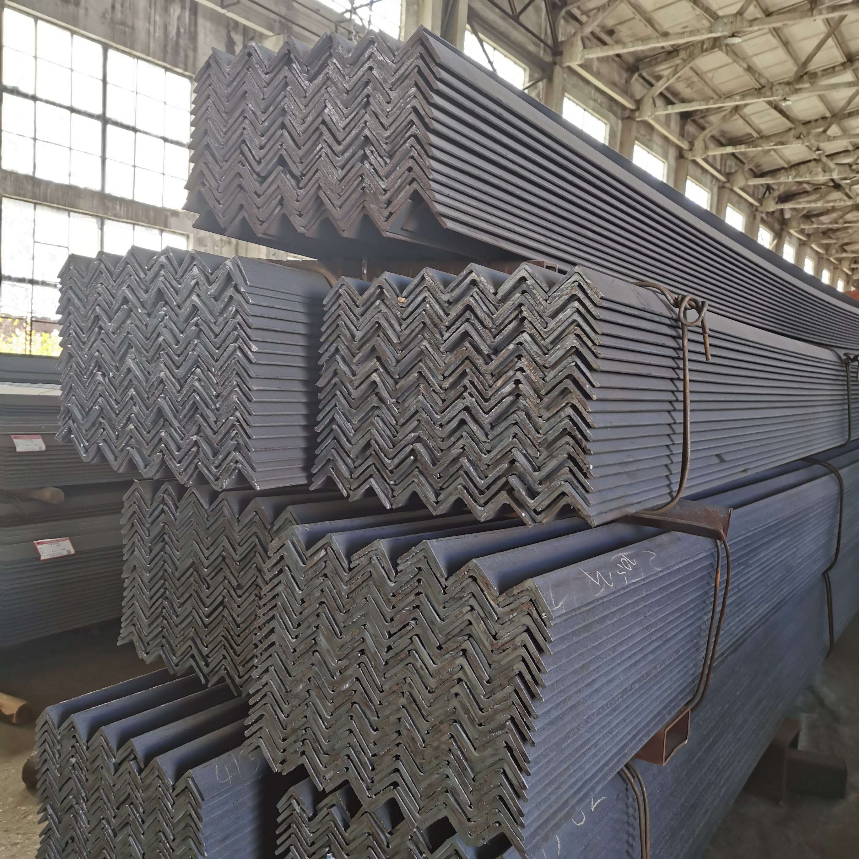  Ss400 Carbon Steel Angle bar Galvanized A516 A514 A572 A588 A285 Iron Slotted Angle Metal