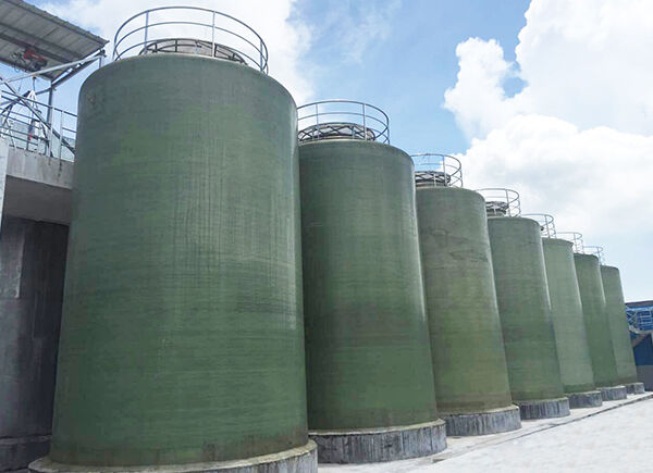 soy sauce flows slowly and steadily