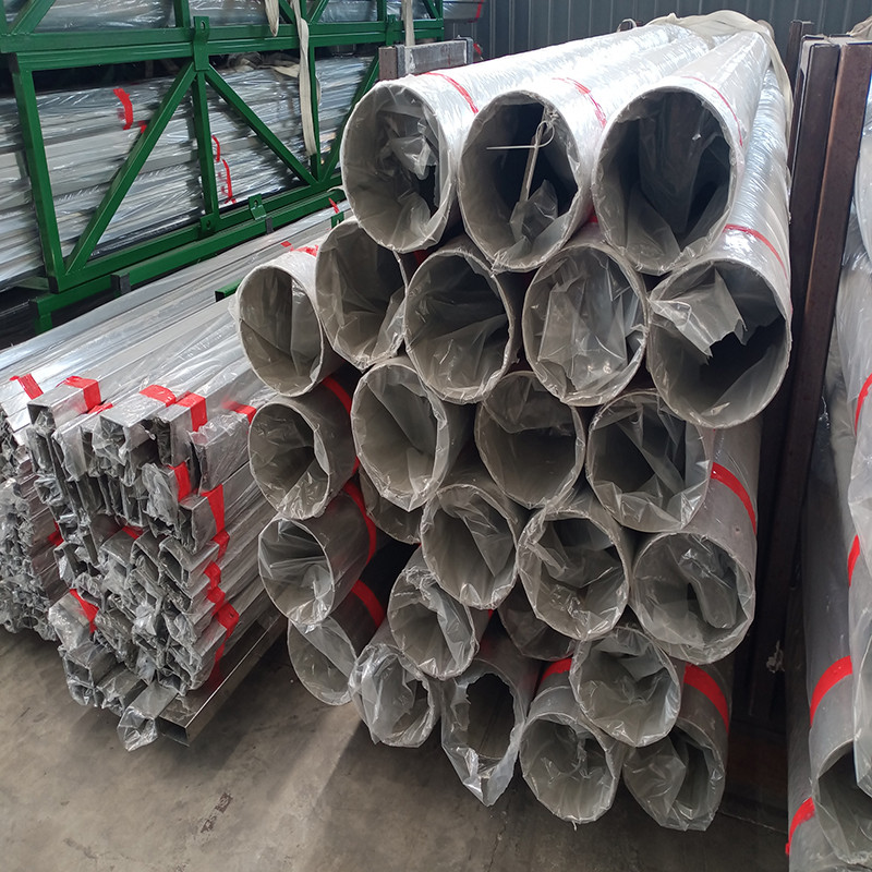 hot rolled stainless steel pipe (1).jpg