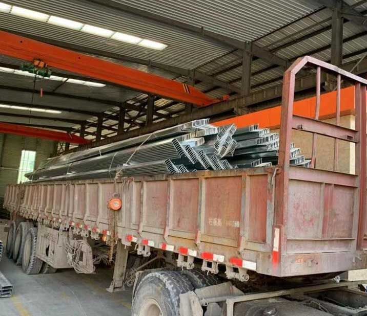 Stainless steel Z-channel transport (2).jpg Stainless steel Z-channel transport (2).jpg
