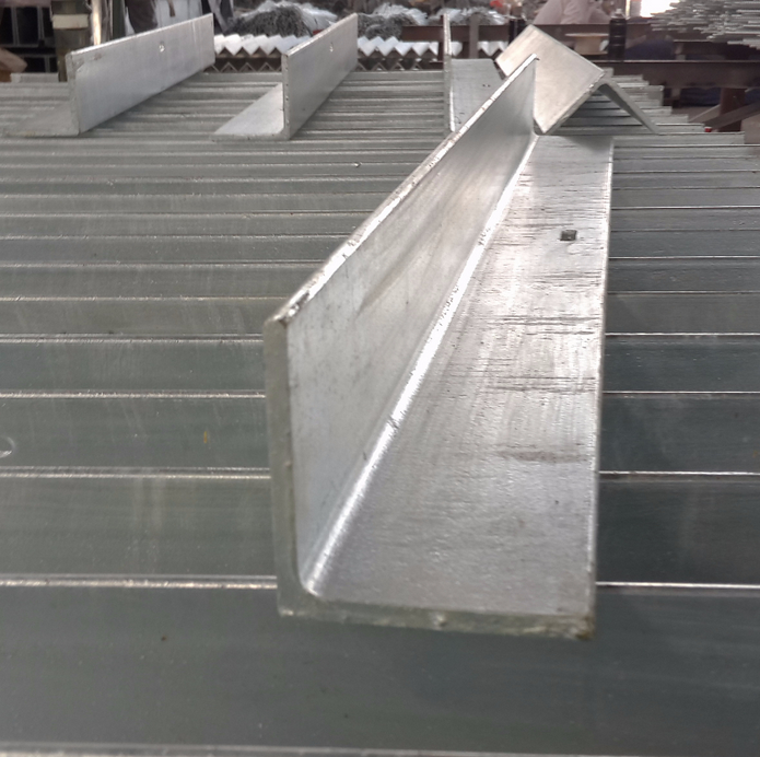 High Zinc Coating A36 Galvanized Steel Angle Bar Q195-Q420