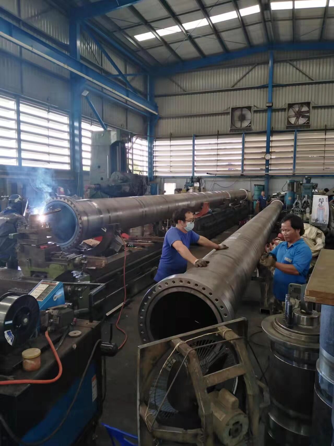 Super long tube and rod for dam gate cylinder