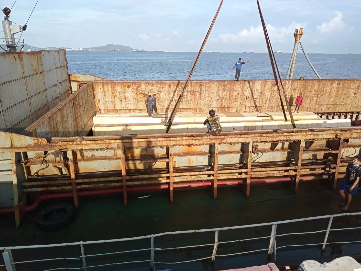 Super long tube and rod for dam gate cylinder