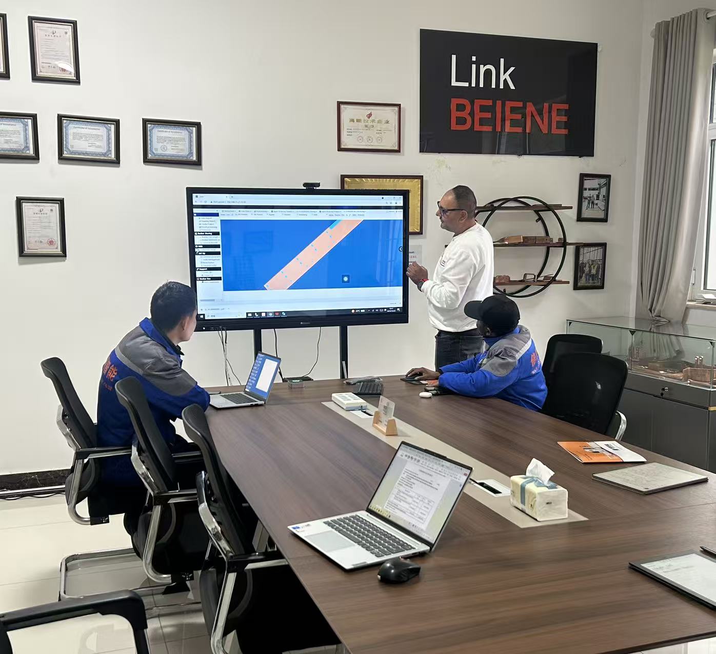 USA Lincoln Electric Visited BEIENE for Further Cooperation 