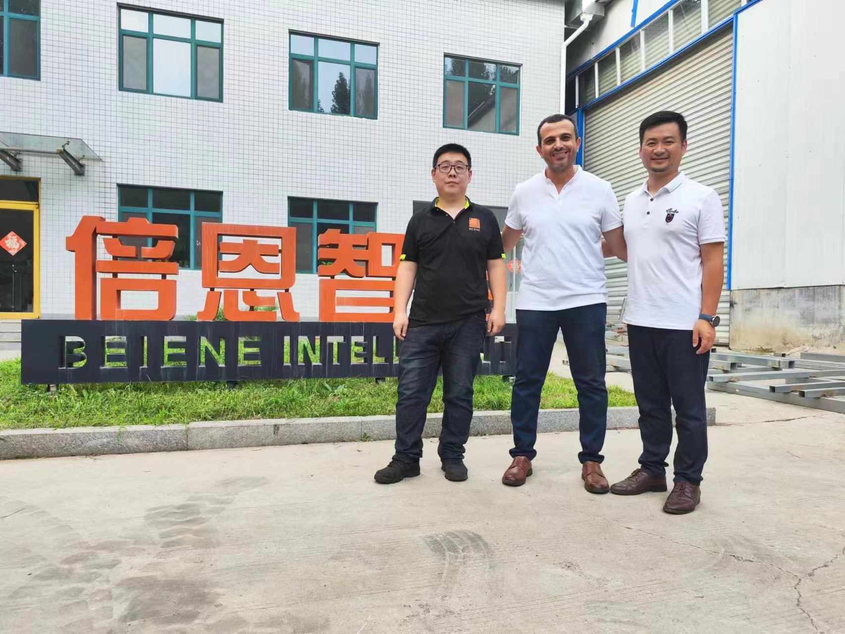 Agents Impressed by Innovative Busbar Machines During their Visit