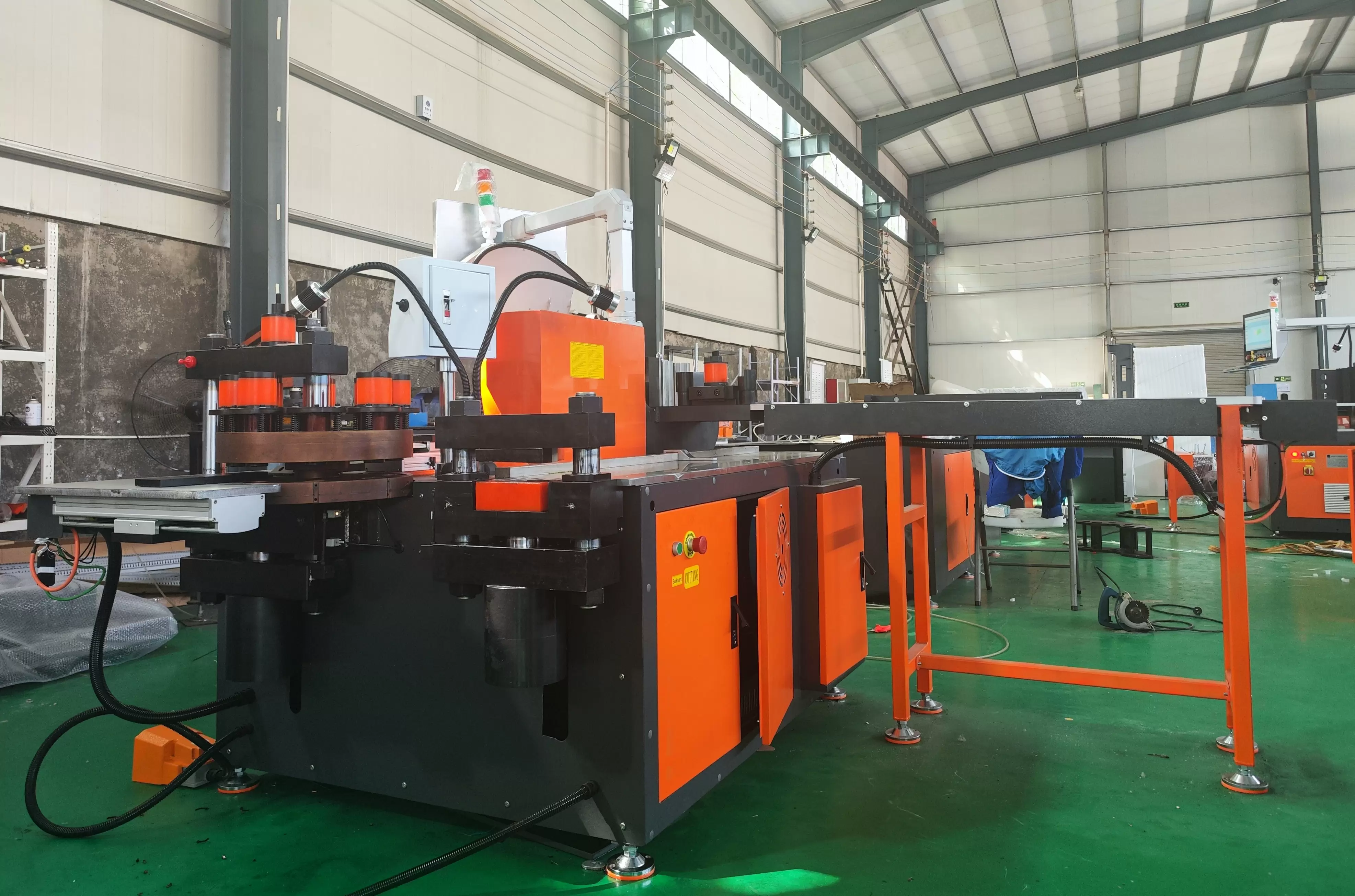 BEIENE deliveried Smart multi-functional 3 in 1 busbar processing machine to UK in Apr. 25, 2024