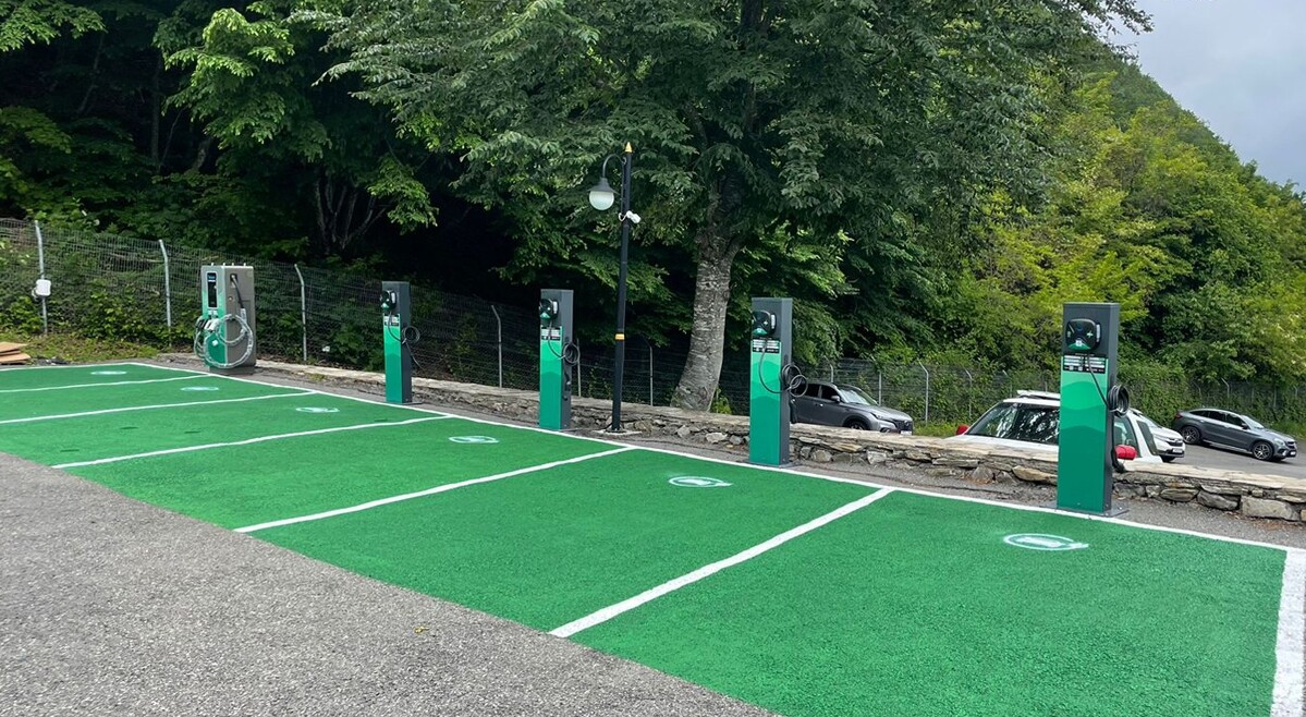 Installation of 4 wallbox chargers and 1 dc charging station in AZ