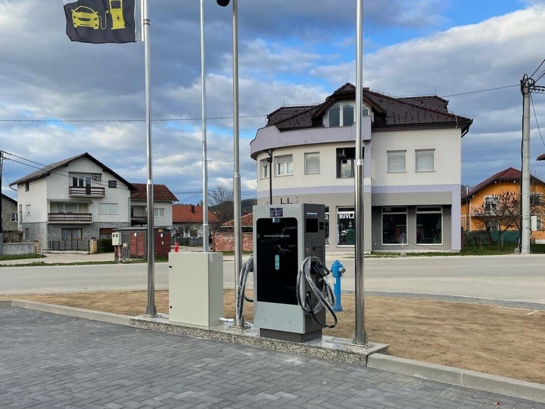 Teison 60kW DC Pro ev fast charger 43'inch highly visible advertising screens UV Protection in Bosnia and Herzegovina, 2025 Teison 60kW DC Pro ev fast charger 43'inch highly visible advertising screens UV Protection in Bosnia and Herzegovina, 2025