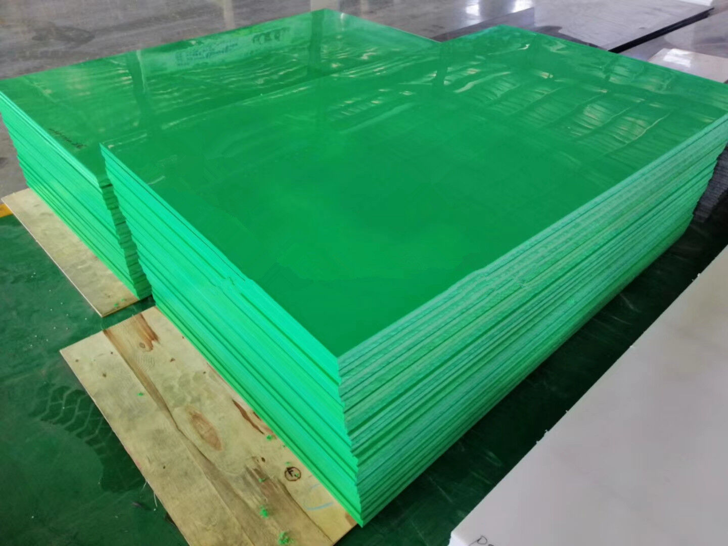 Глянцевый лист HDPE