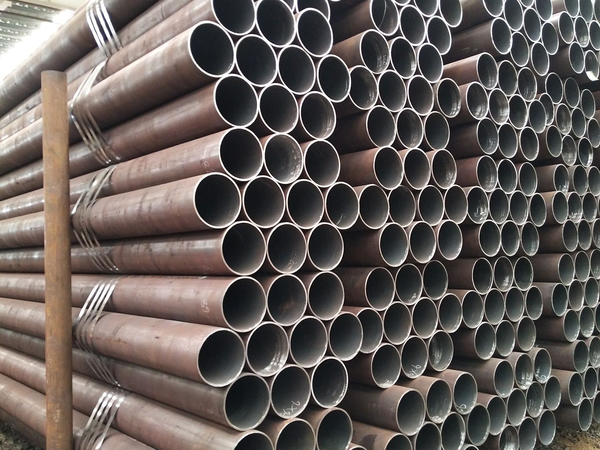 Hot Sale Seamless Carbon Steel Pipe/Round Pipe/Square Pipe for Construction, Fabrication, House and Conveying Made in China