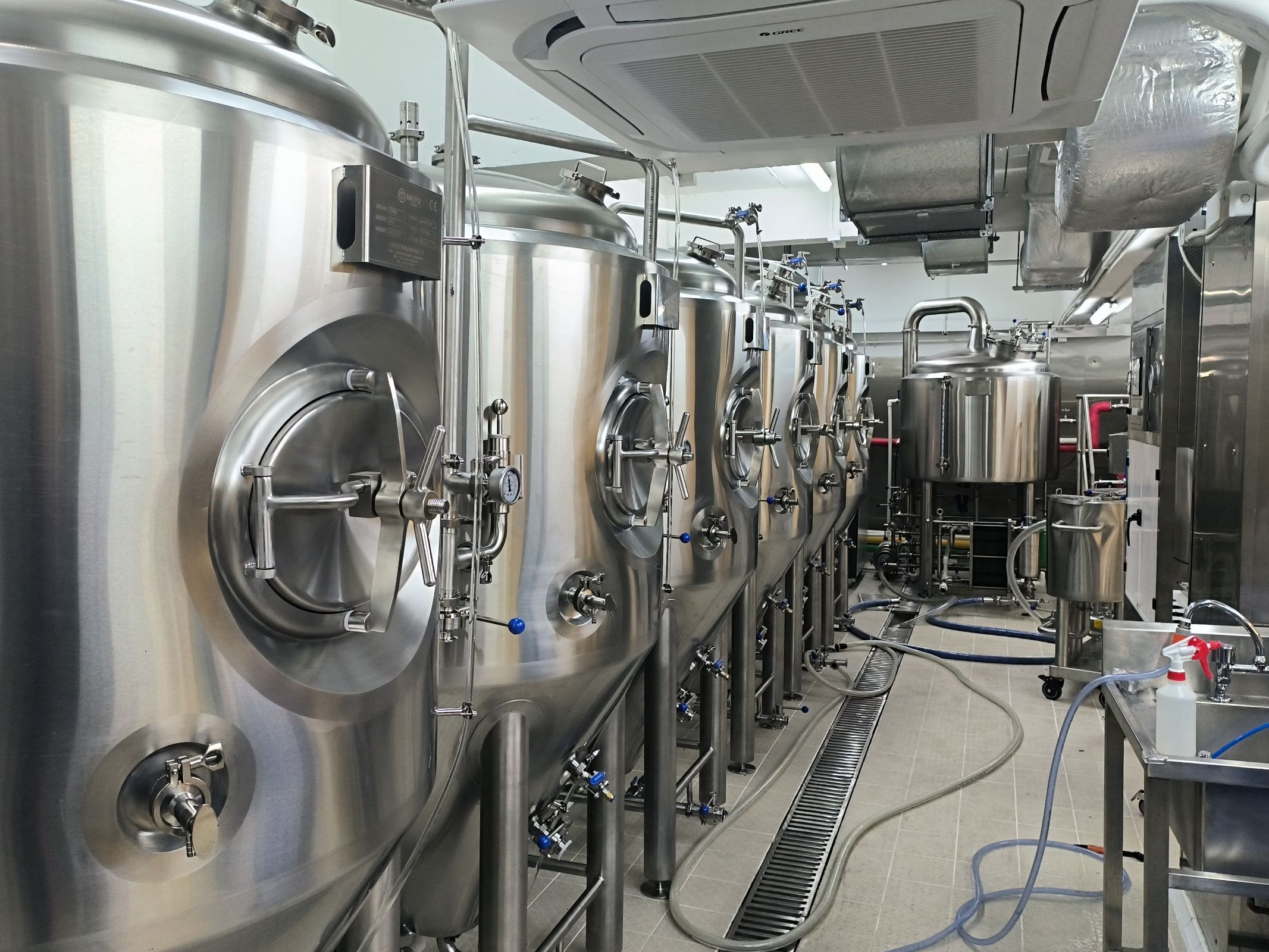 1000L Brewpub Craft Beer System – Copper-Clad Display Brewhouse with BBT & Packaging Line
