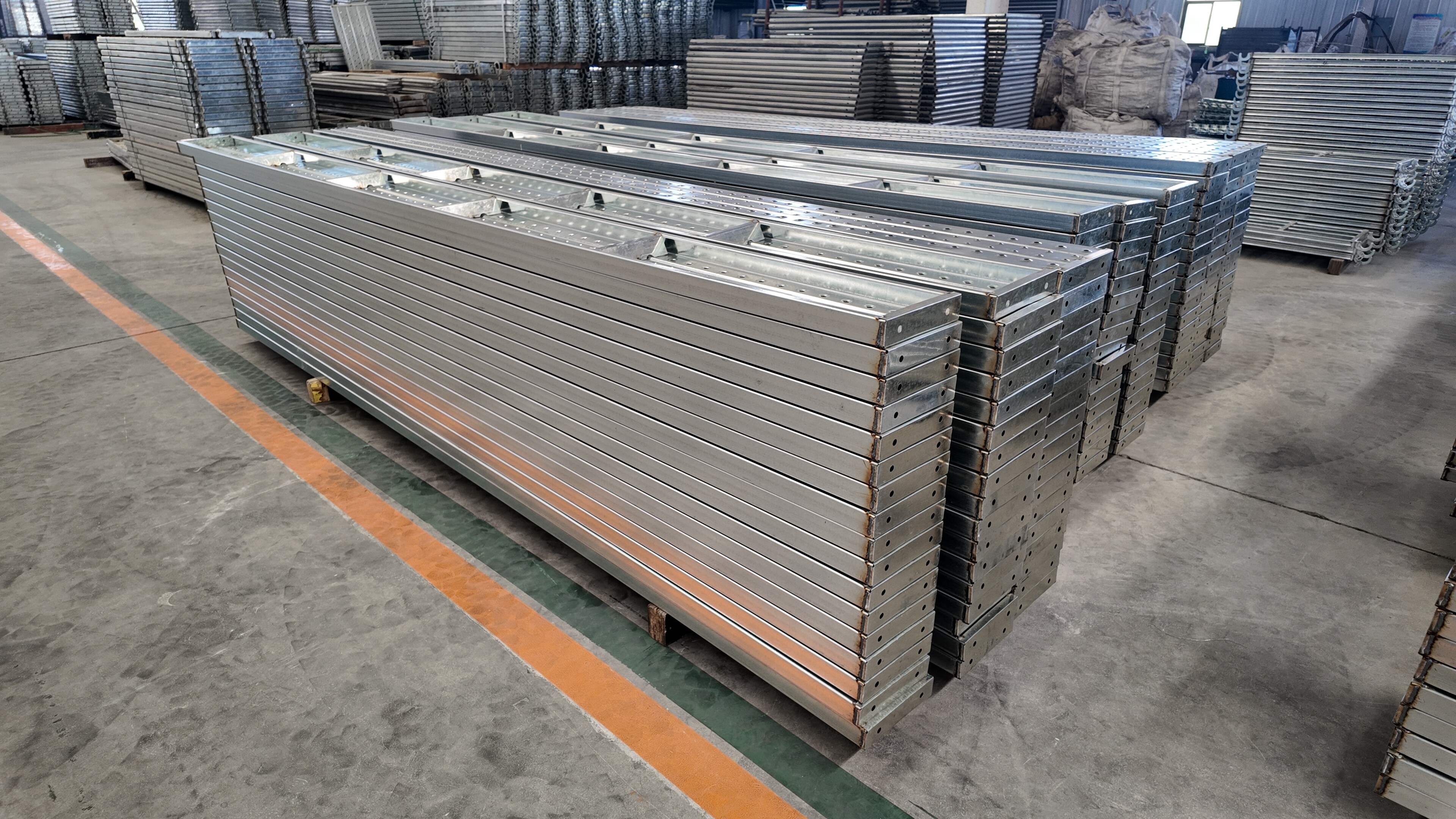 OEM Professional Factory Construction Scaffold Board Q235 Steel Catwalk Plank Ladder & Scaffolding Parts with 2M 3M 4M Length
