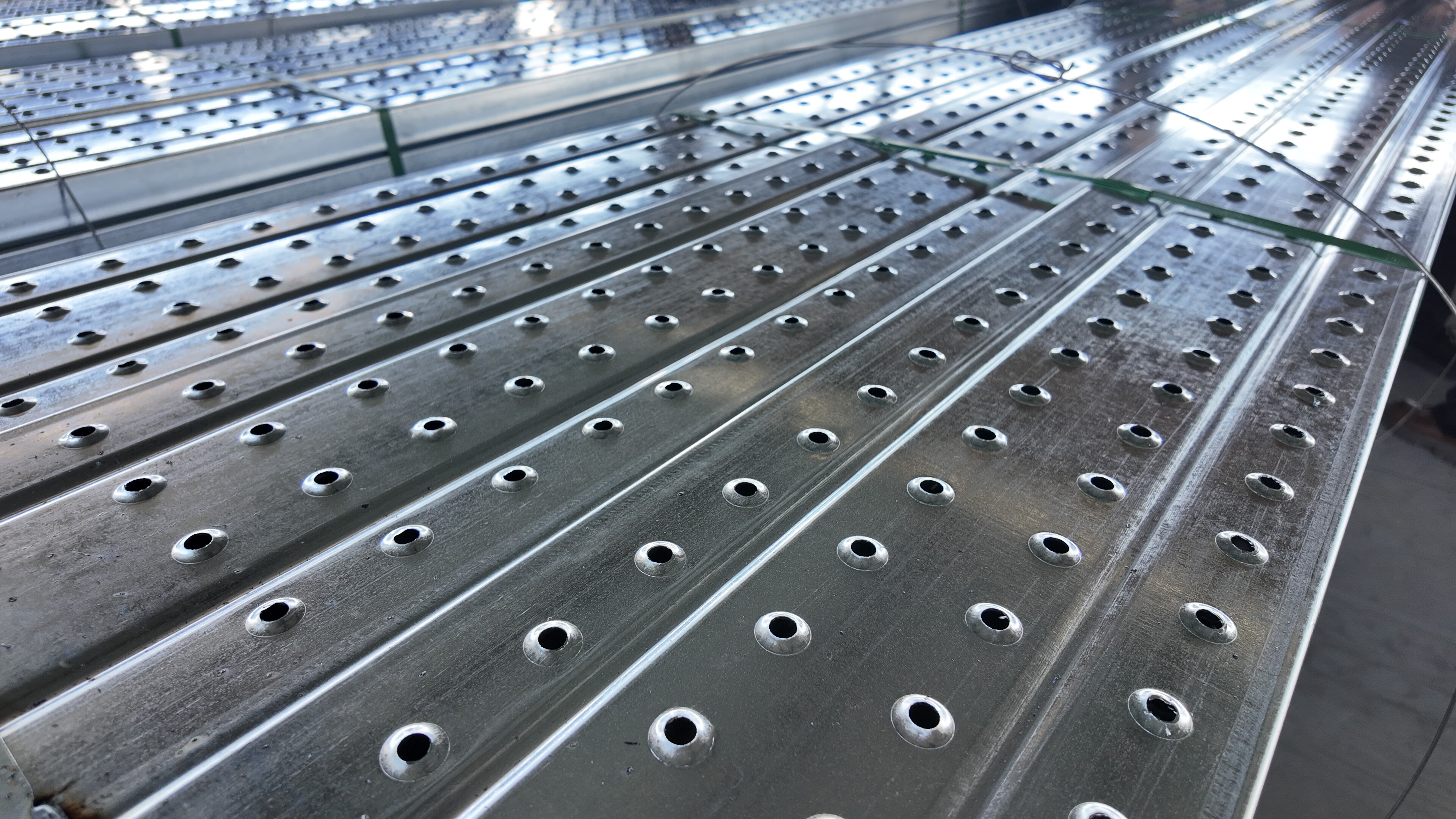 China Supplier Structural Scaffold Walking Boards Perforated Steel Planking Scaffolding System Steel Plank Walk Board