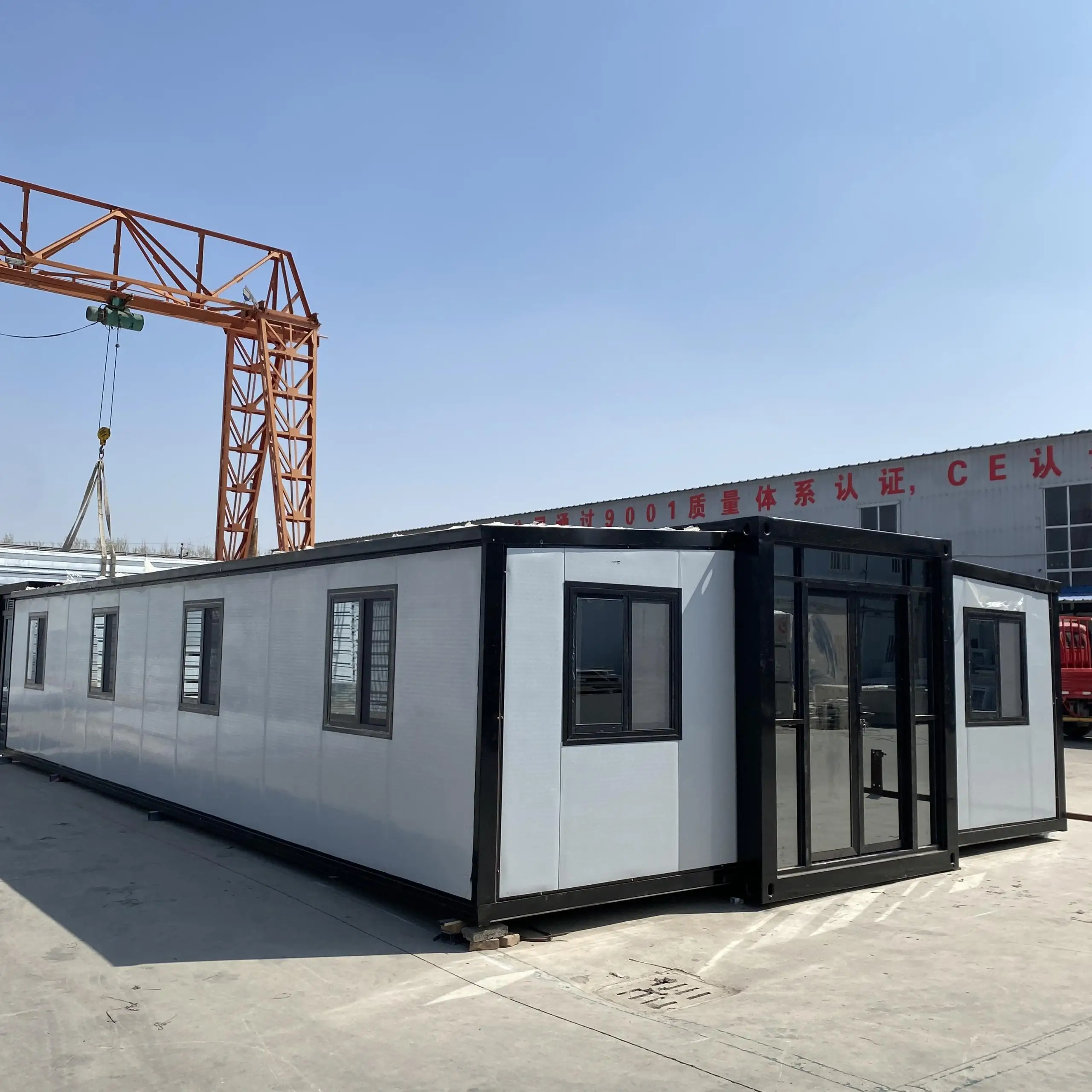 Low Price 20FT/40FT Portable Prefab Modular Home Container House Expandable Foldable Warehouse Mobile Villa Steel Sandwich Panel