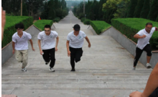 Qianhui organized a healthy walking activity