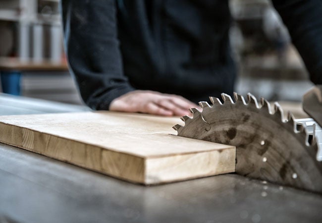 How to use a table saw : making your first cuts